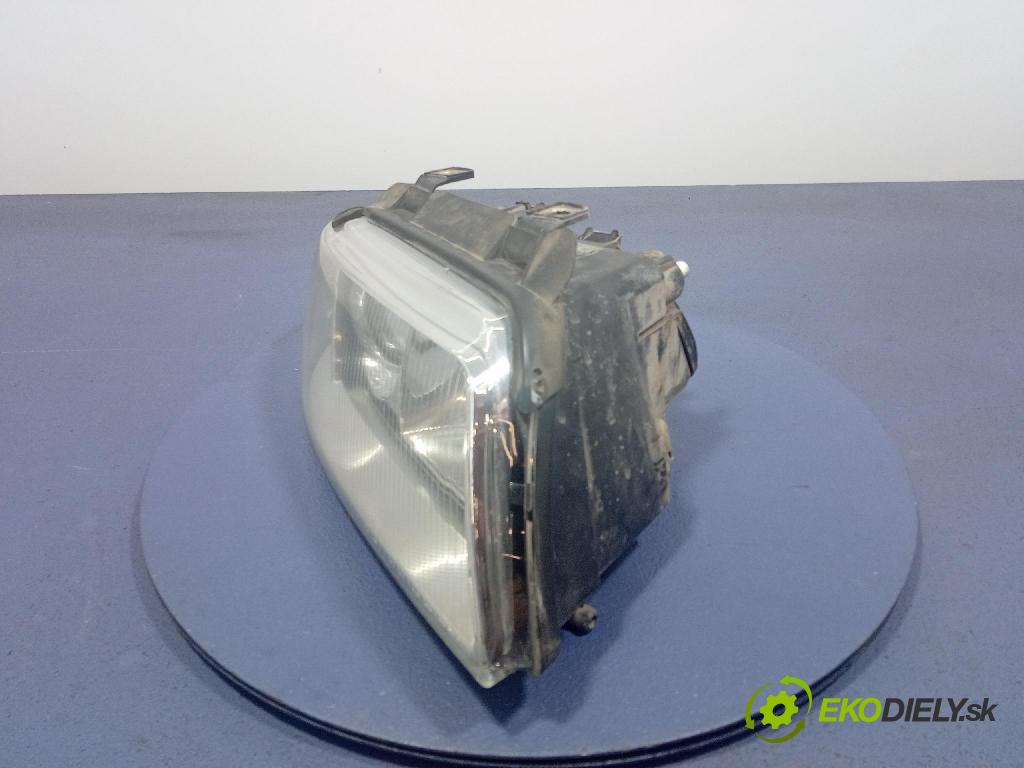Audi A4 2001 Reflektor: v pravo: 8D0941030AK