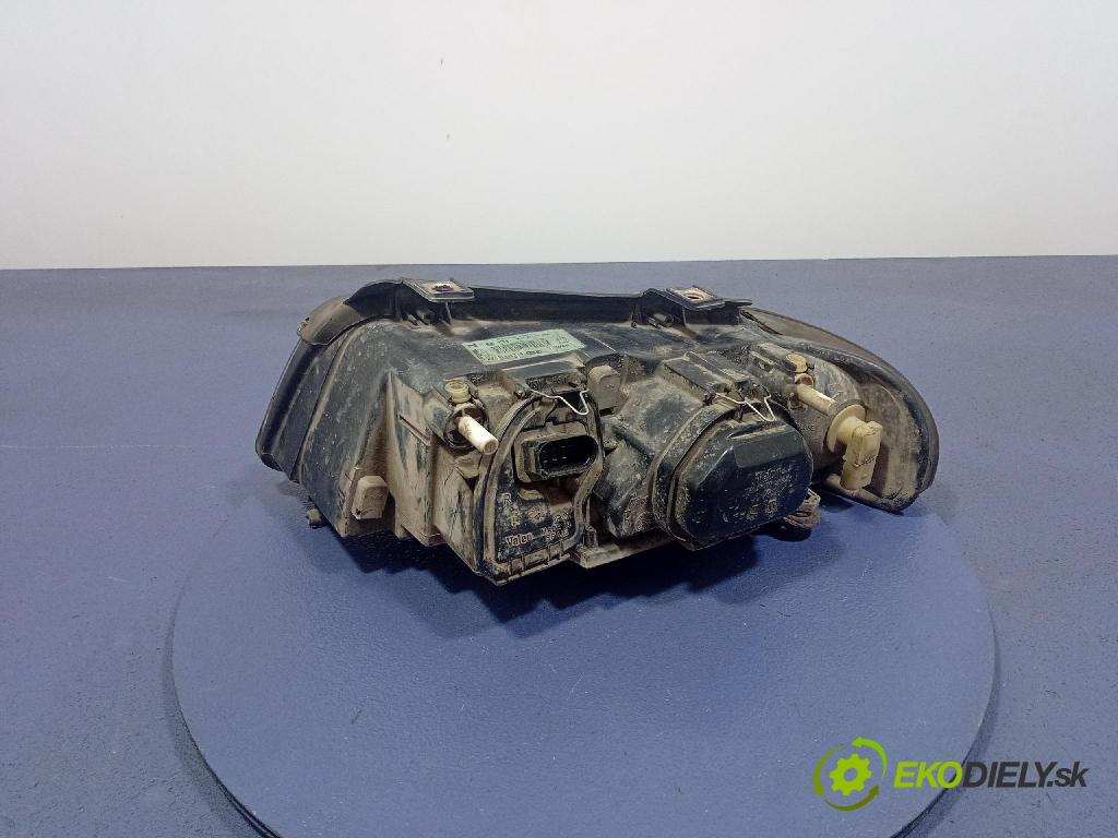 Audi A4 2001 Reflektor: v pravo: 8D0941030AK