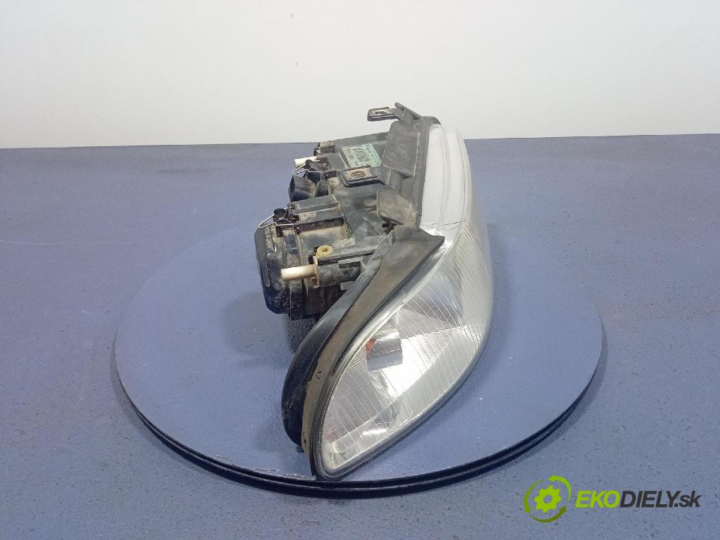 Audi A4 2001 Reflektor: v pravo: 8D0941030AK