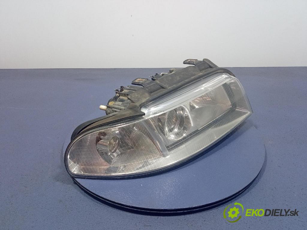 Audi A4 2001 Reflektor: v pravo: 8D0941030AK