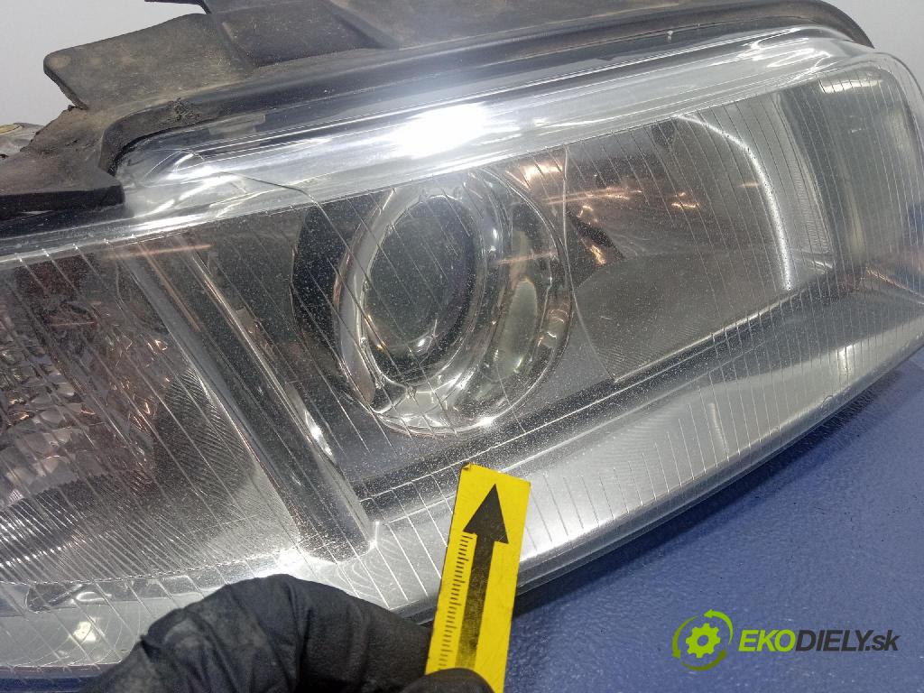 Audi A4 2001 Reflektor: v pravo: 8D0941030AK