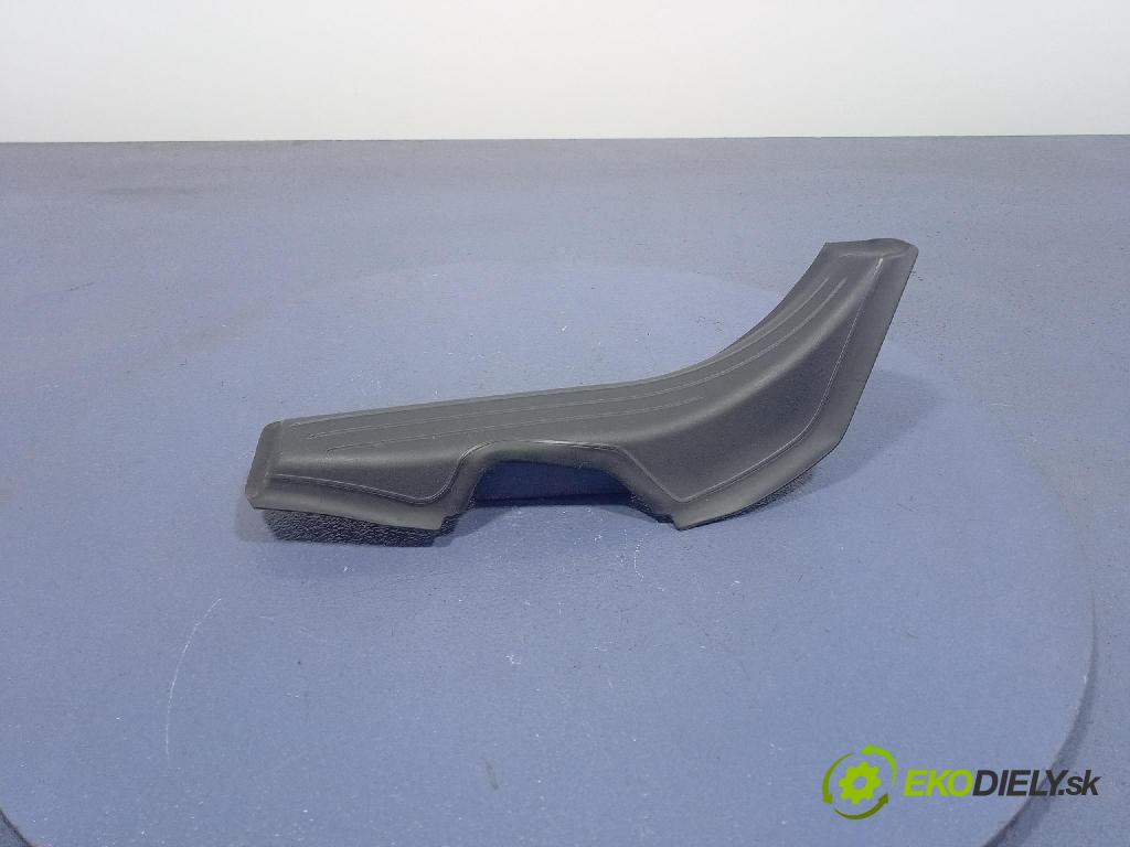 Bmw I5 m60 xdrive 2023 kryt Plast: Interiéry: 5A01523
