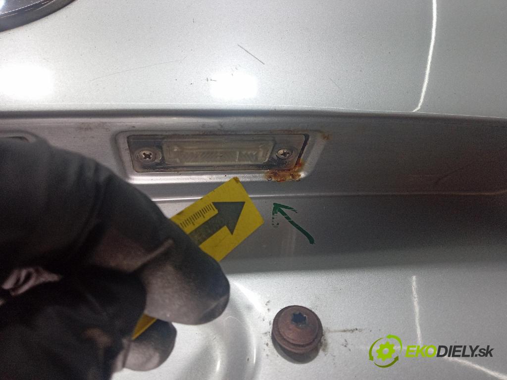 Vw Touran 2007 zadna dveře kufra: kufra: