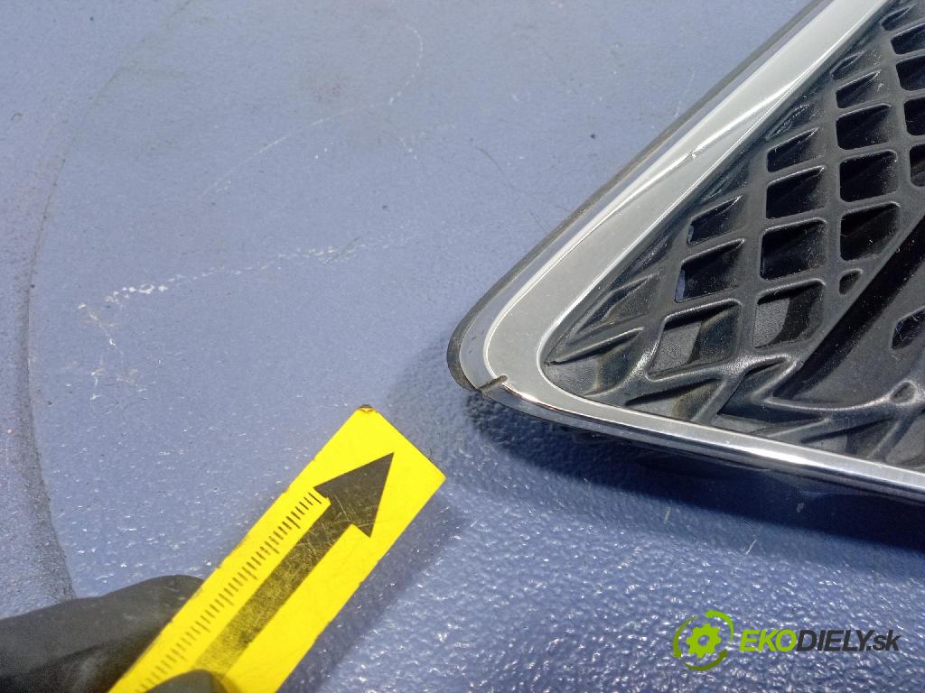 Toyota Corolla 2002 miežka / Gril: 53114-02010