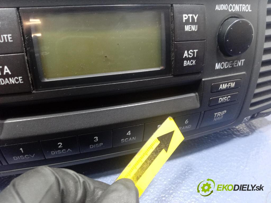 Toyota Corolla 2002 Radio I Navigácia: 86120-02260