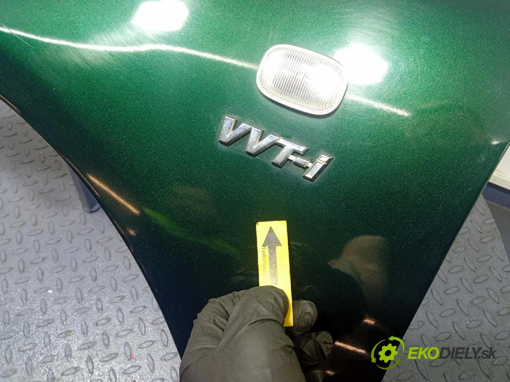 Toyota Corolla 2002 blatník Predné Vľavo: