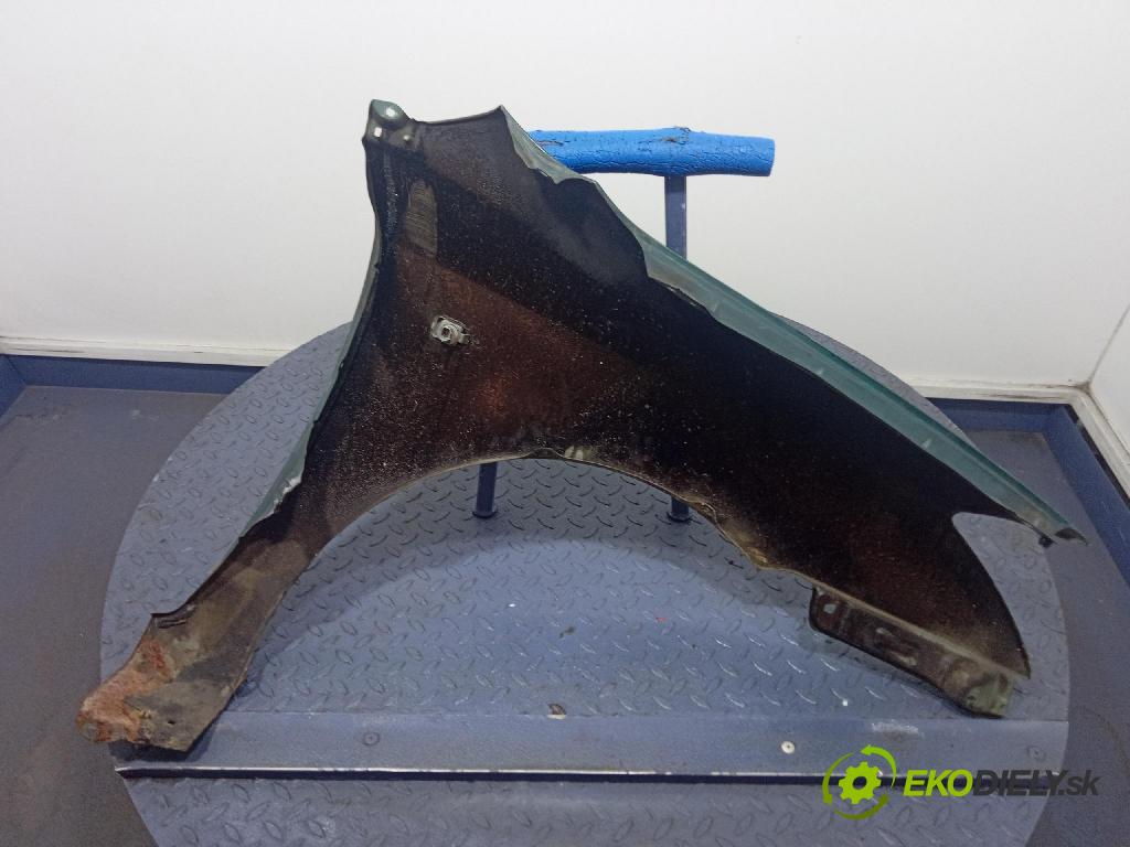 Toyota Corolla 2002 blatník Predné Vľavo: