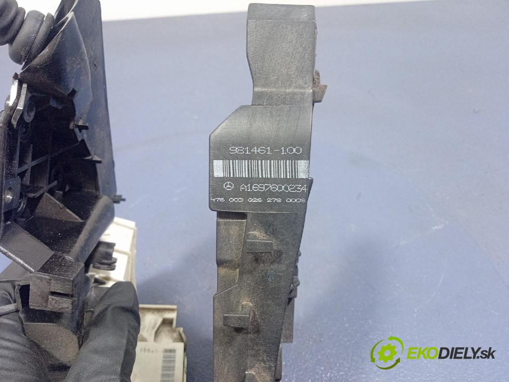 Mercedes A-Klasa 2006 zámok dvere Predné v pravo: 1697202835