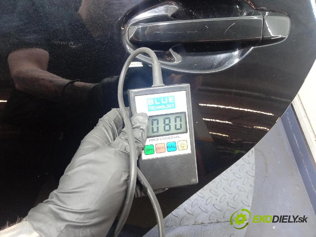 Toyota Auris 2018 dvere zad Vľavo: