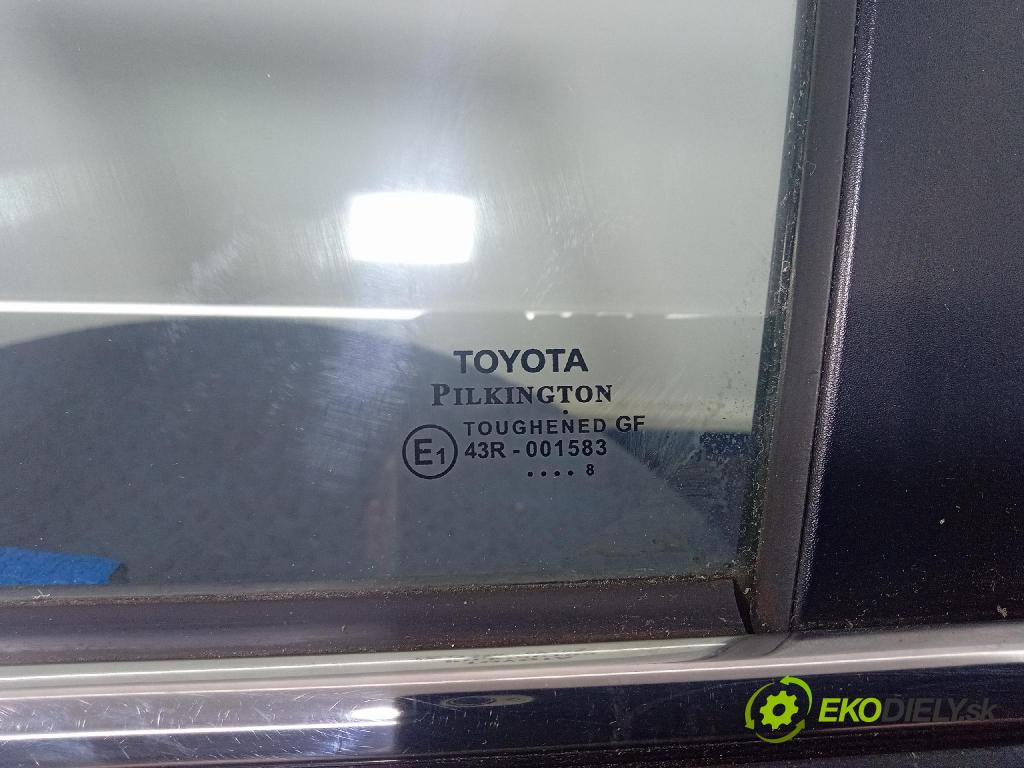 Toyota Auris 2018 dvere zad Vľavo: