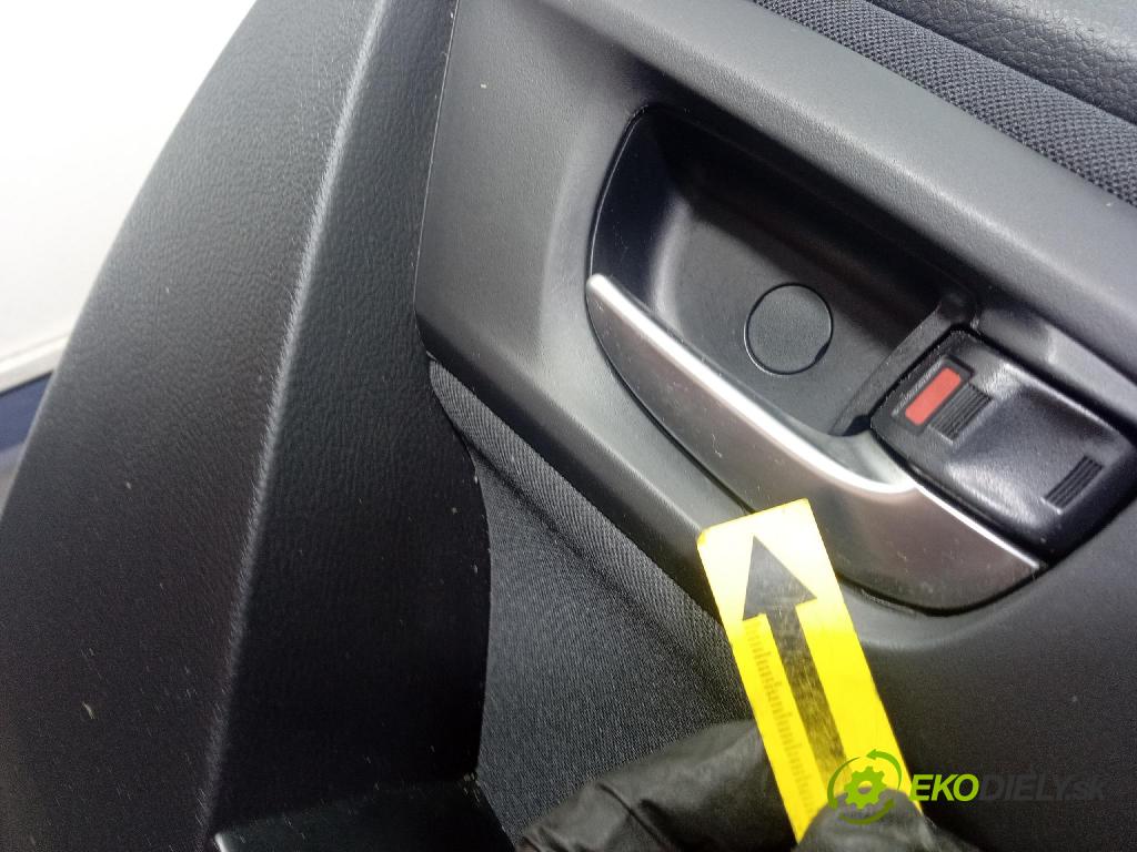 Toyota Auris 2018 dvere zad pravé 