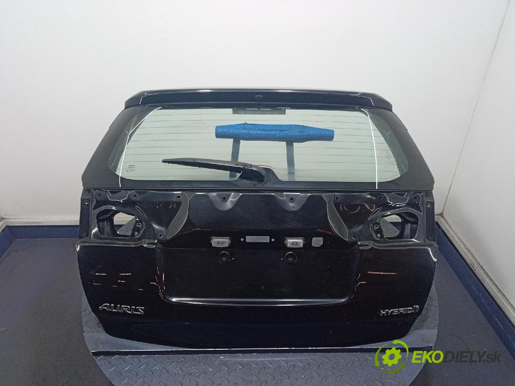 Toyota Auris 2018 zadna dveře kufra: kufra: