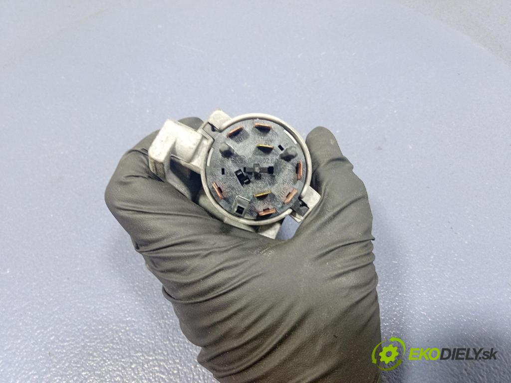 Audi A4 2005 Spínač zapaľovania: 4B0905851N