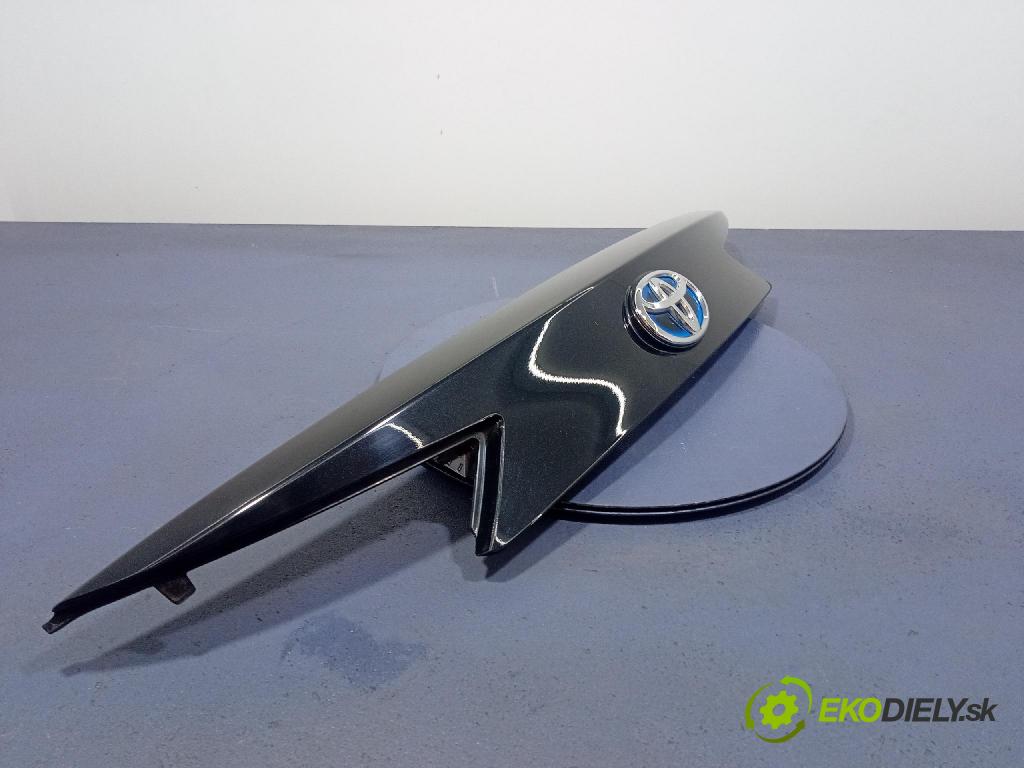 Toyota Auris 2018 zaslepka: zad 76811-02830