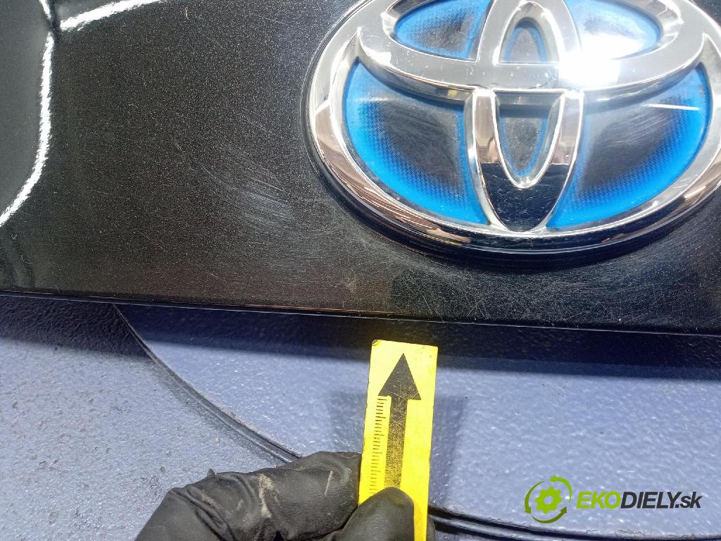 Toyota Auris 2018 zaslepka: zad 76811-02830