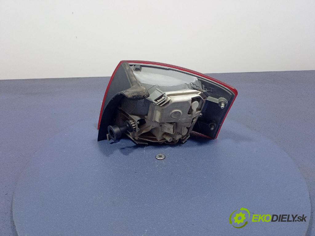 Audi A4 2005 svetlo / reflektor zad ľavá Vonkajsia: 11-B184