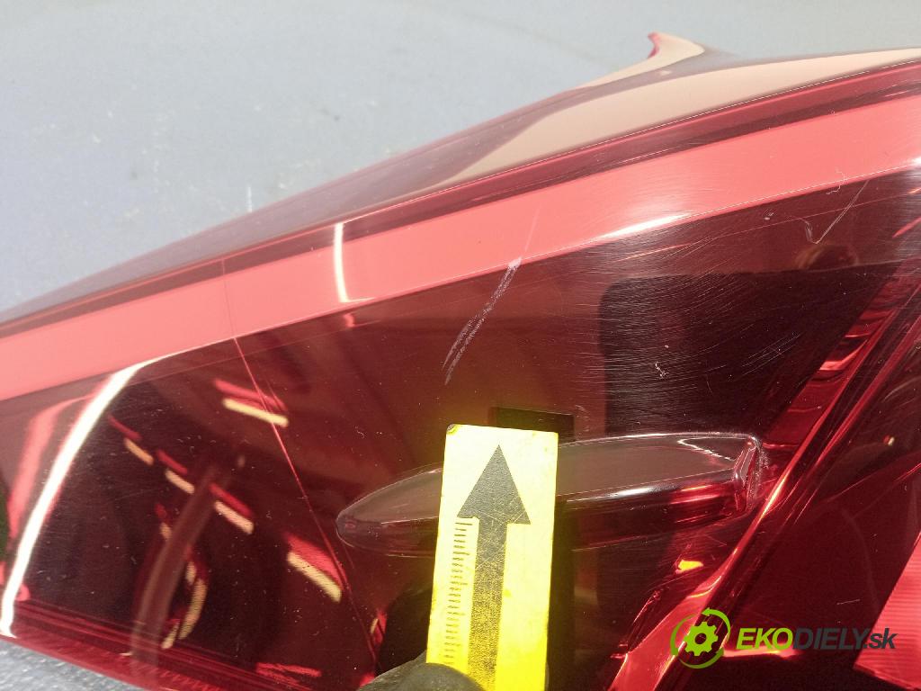 Toyota Auris 2018 svetlo / reflektor zad ľavá Vonkajsia: