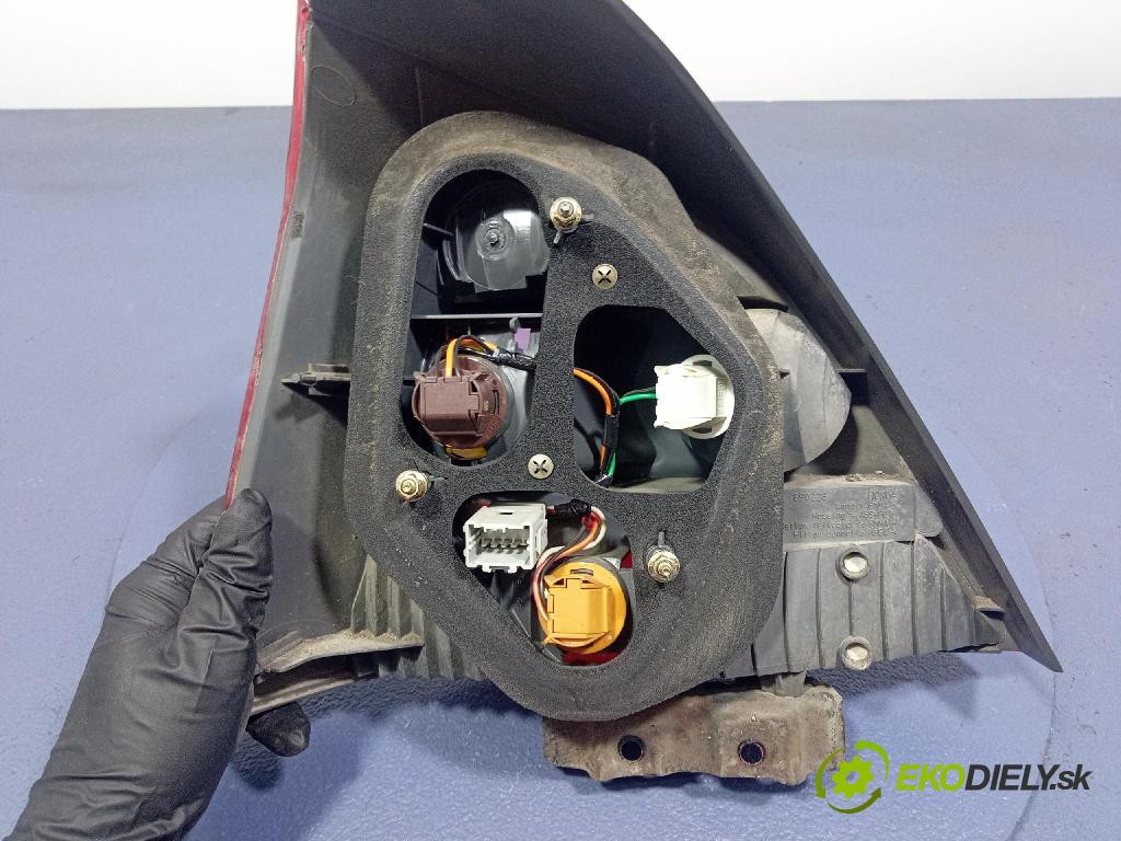 Honda Civic 2001 svetlo / reflektor zad Prava: Vonkajsia: 890228