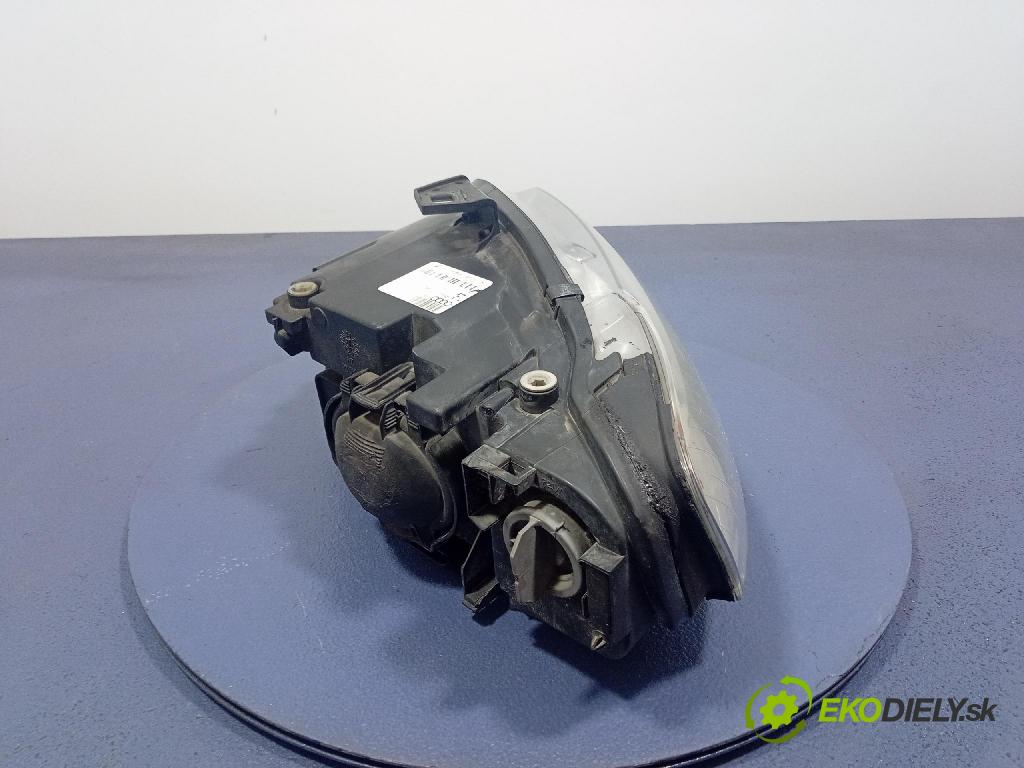 Audi A4 2005 Reflektor: v pravo: 0301219202