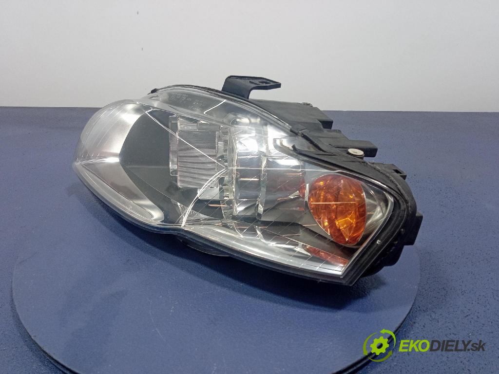 Audi A4 2005 Reflektor: Vľavo: 1305236052