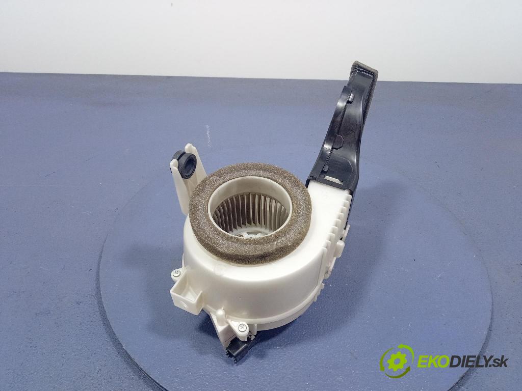 Toyota Auris 2018 ventilátor Vzduch: 016070-2061