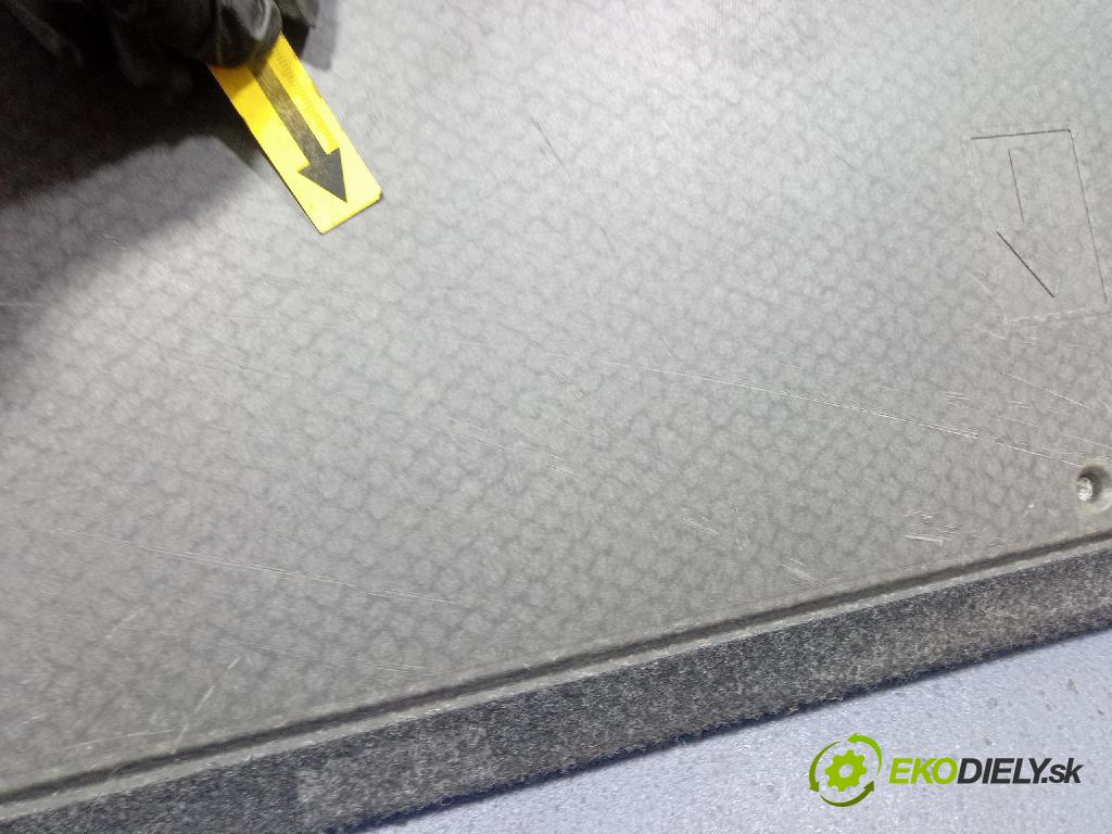 Toyota Auris 2018 koberec do auta 58401-02070