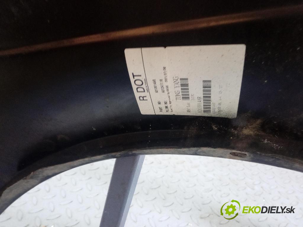 Audi A4 2005 blatník Predné v pravo: AD10014AR