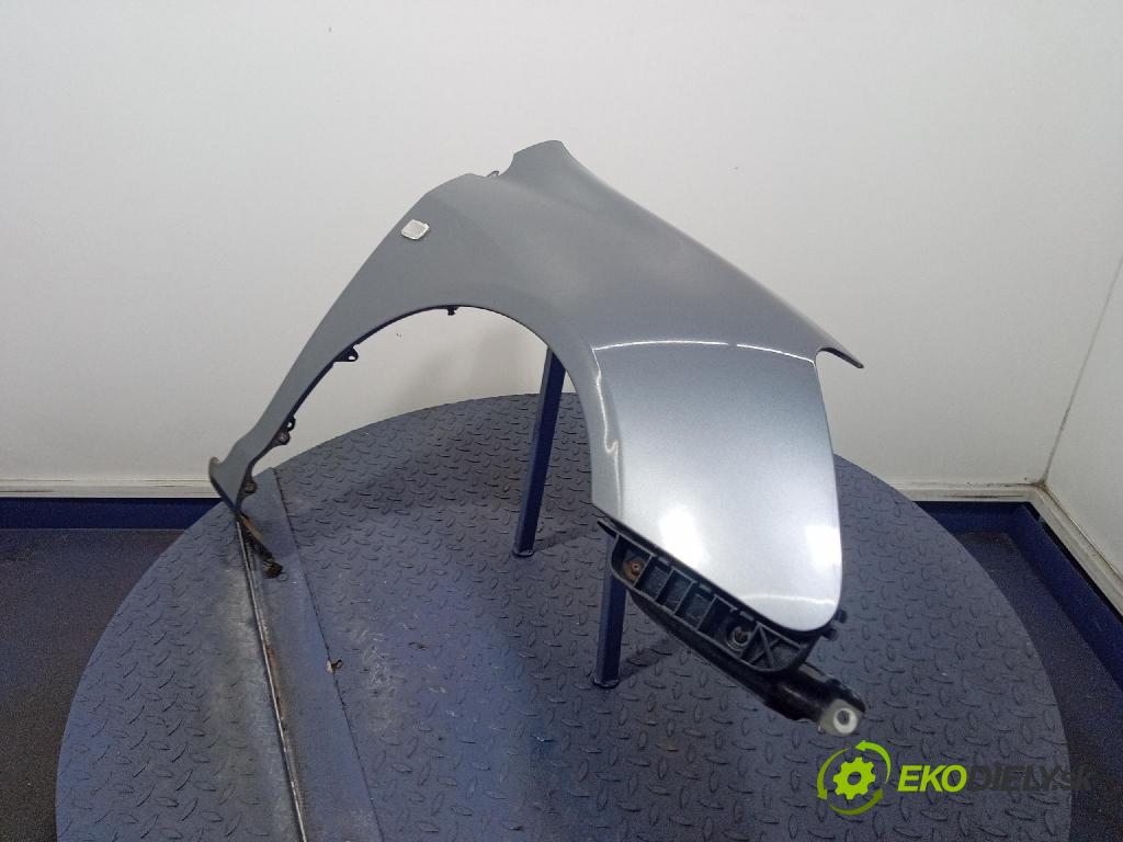Honda Civic 1.4 2004 blatník Predné v pravo: