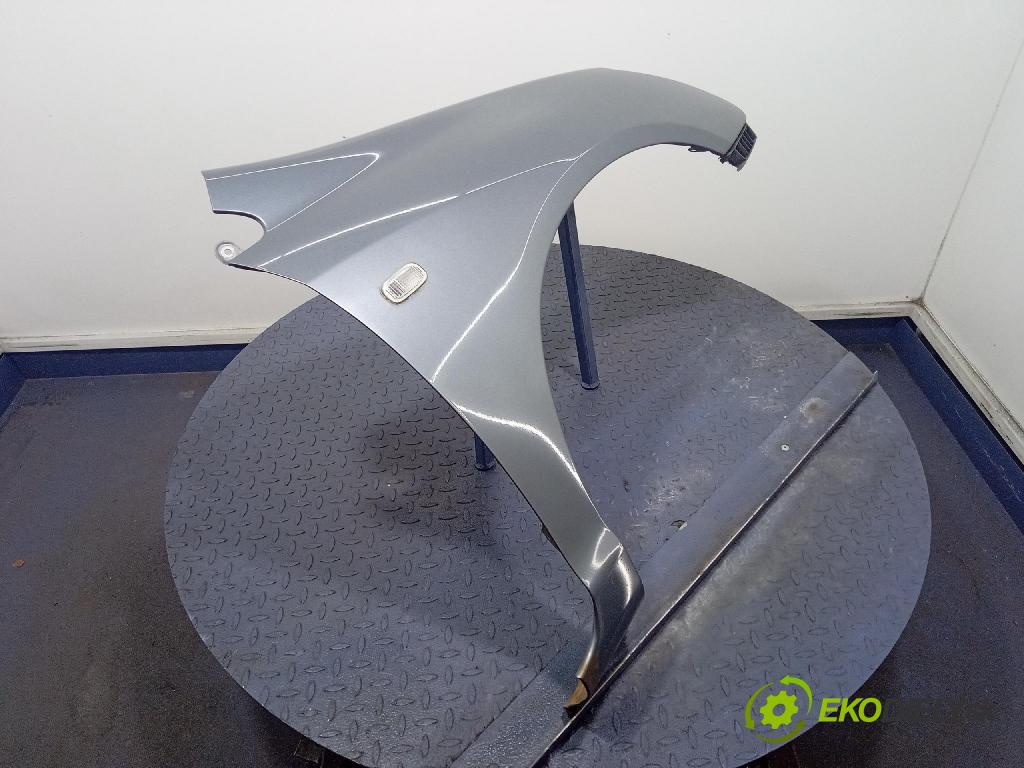Honda Civic 1.4 2004 blatník Predné v pravo: