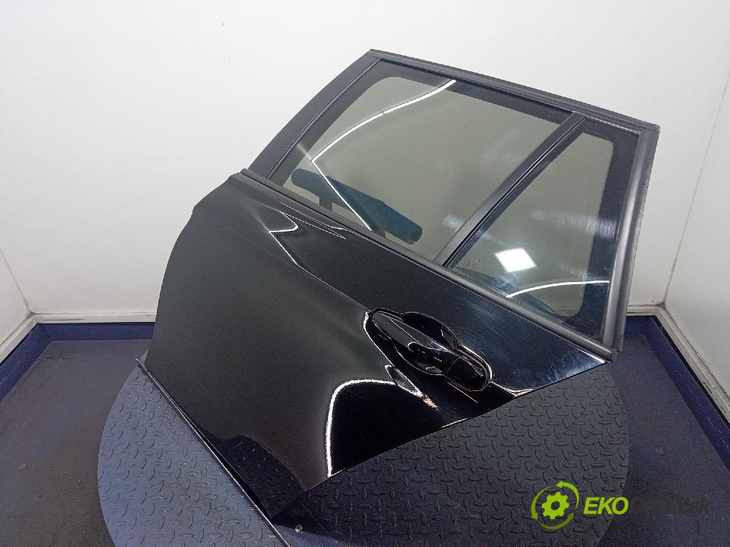 Bmw Seria 3 2018 dvere zad Vľavo: