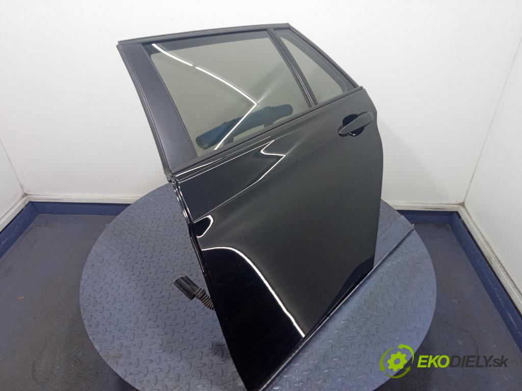 Bmw Seria 3 2018 dvere zad Vľavo: