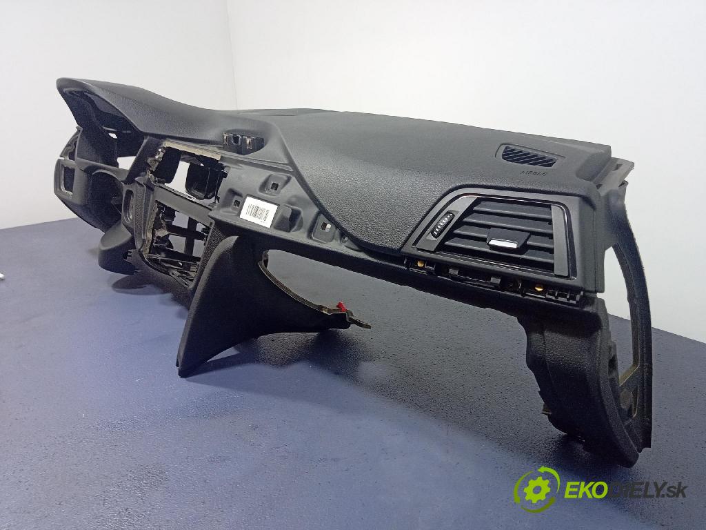 Bmw Seria 3 2018 kokpit,pristrojová doska 9228278