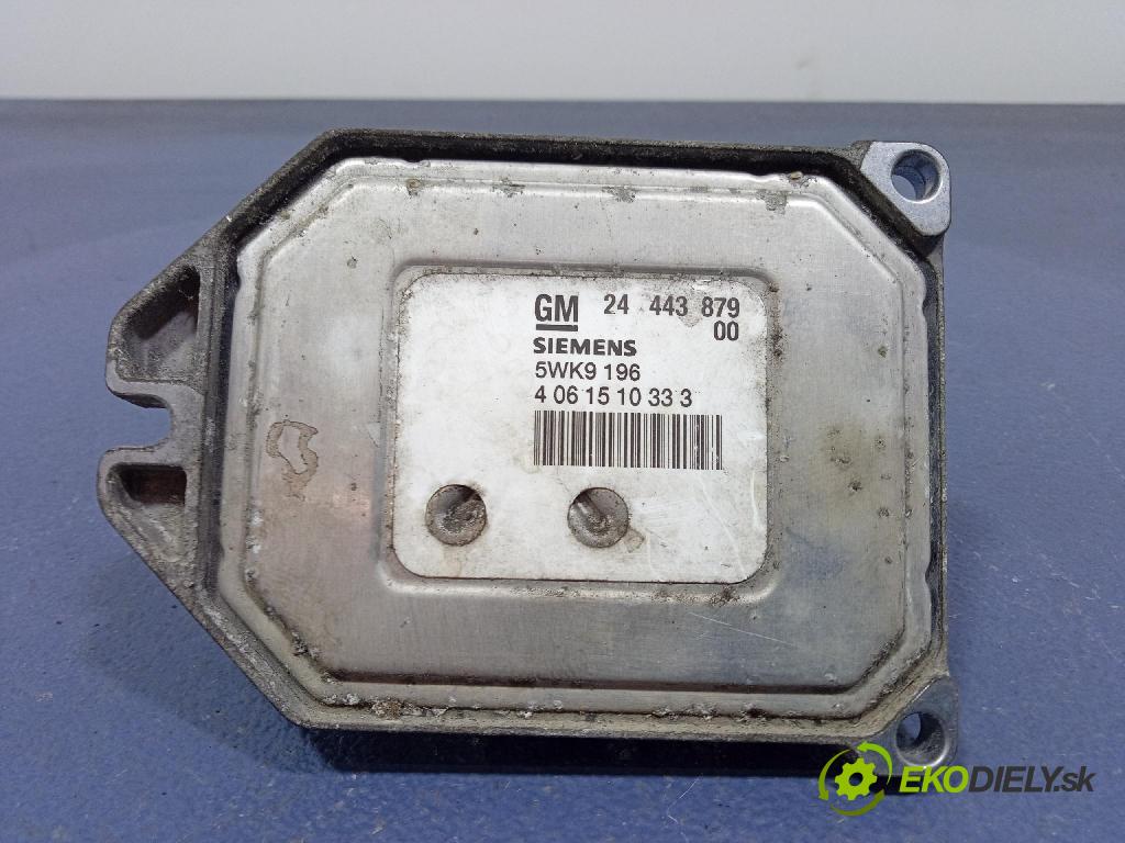 Opel Meriva 1.8 2003 řídící jednotka Motor: 24443879