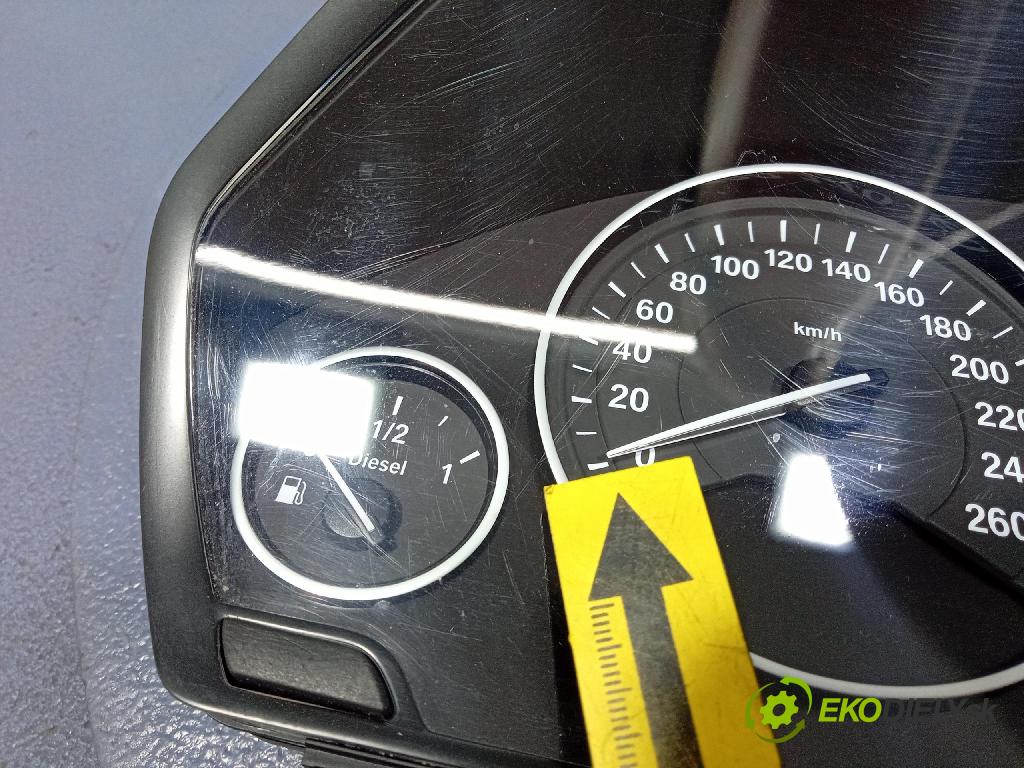 Bmw Seria 3 2018 prístrojovka/ budíky 9232895