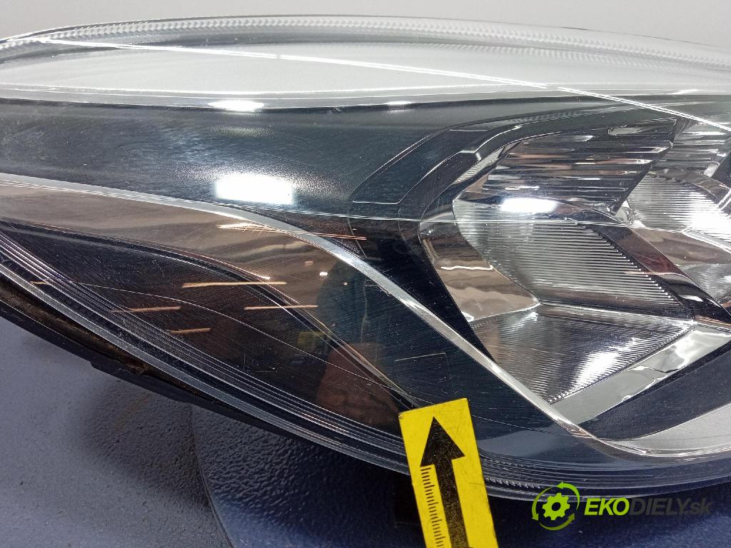 Ford Fiesta 0 světlo v pravo: H1BB-13W029-AD