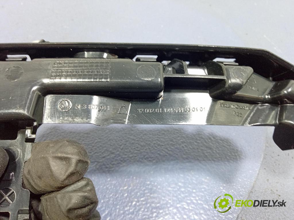 Skoda Octavia 0 Upevnění: narazník 5E3807041