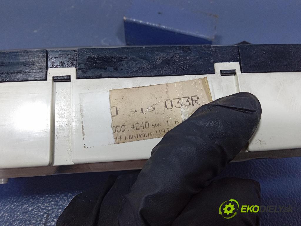 Volkswagen Passat 1.9 tdi 1994 Přístrojová deska 3A0919033R