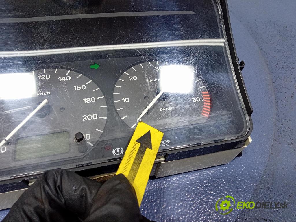 Volkswagen Passat 1.9 tdi 1994 Přístrojová deska 3A0919033R