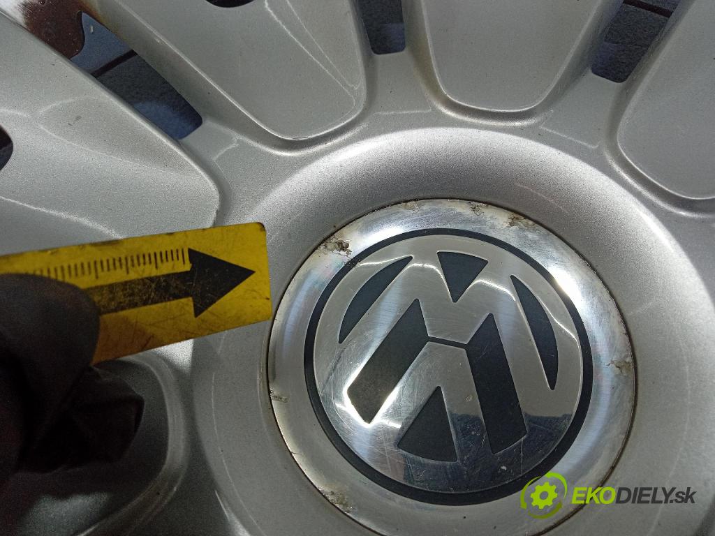 Volkswagen Passat 1999 puklica kola: 5K0601147