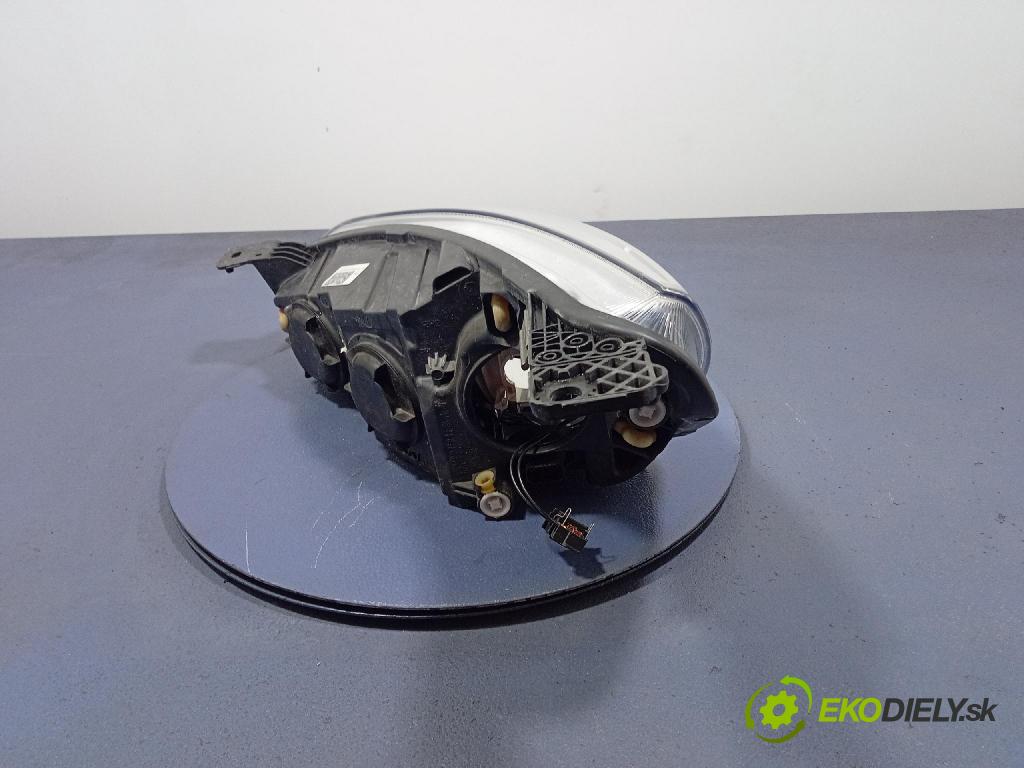 Ford Focus 0 Reflektor: v pravo: JX7B-13W029-AE
