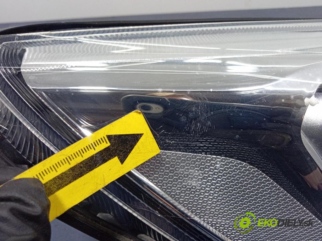 Ford Focus 0 Reflektor: v pravo: JX7B-13W029-AE