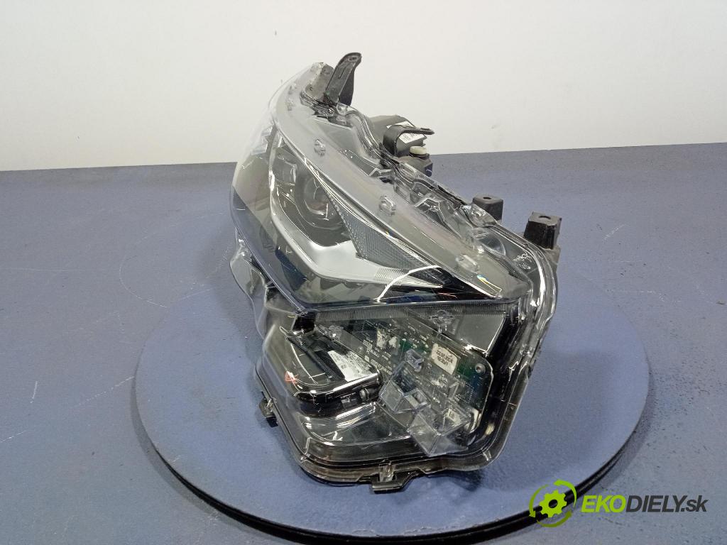 Toyota Auris 0 světlo v pravo: 81130-02K60