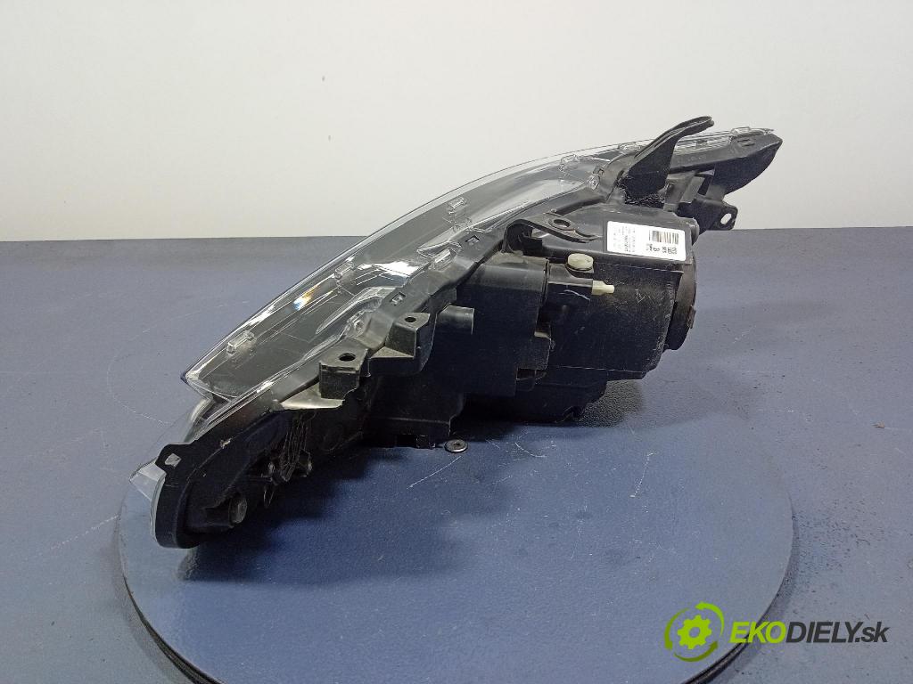 Toyota Auris 0 světlo v pravo: 81130-02K60