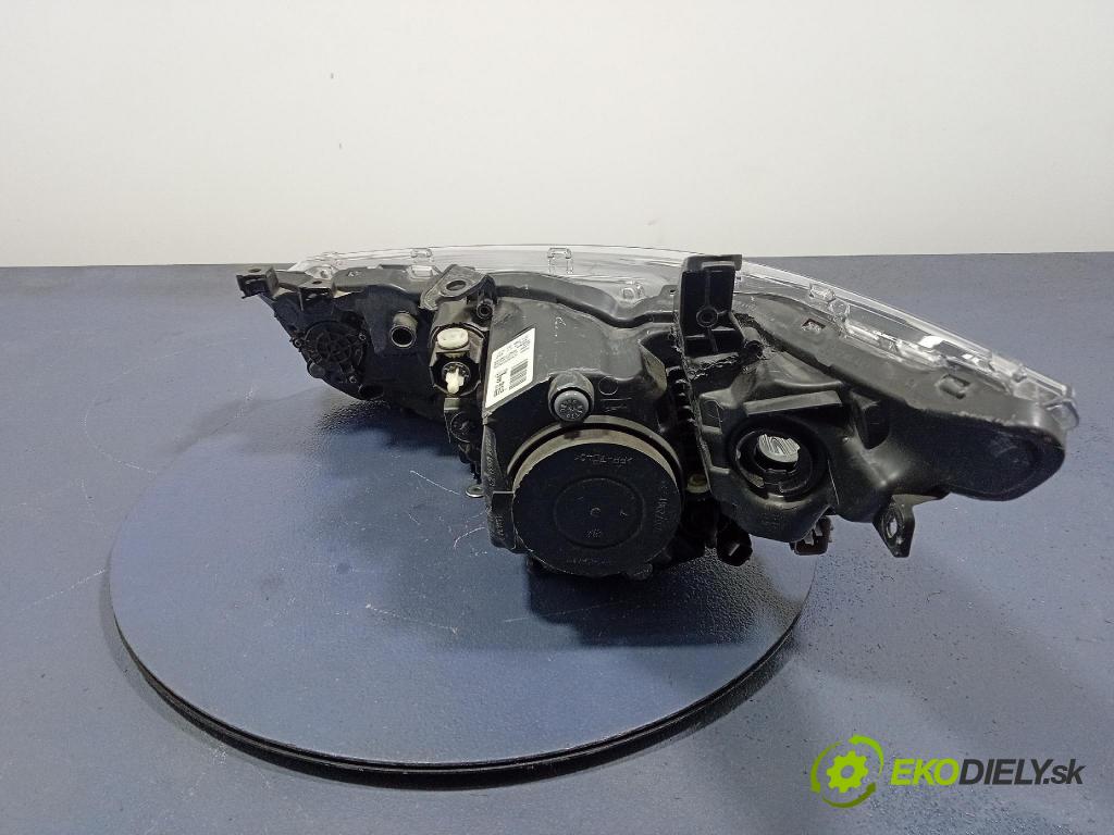 Toyota Auris 0 světlo v pravo: 81130-02K60