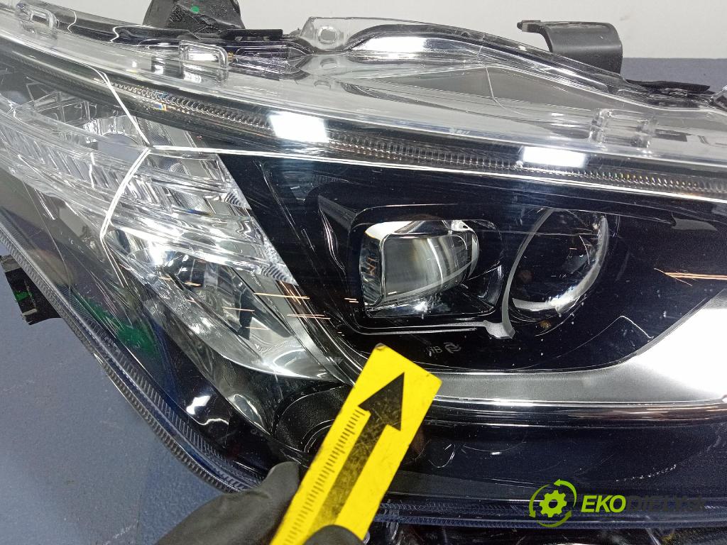 Toyota Auris 0 světlo v pravo: 81130-02K60