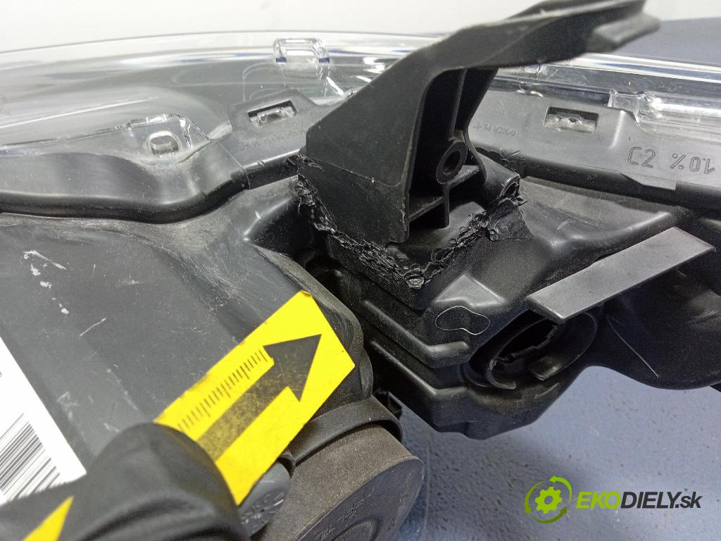 Toyota Auris 0 světlo v pravo: 81130-02K60