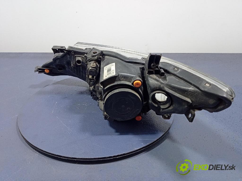 Toyota Auris 0 světlo v pravo: 81110-02E21