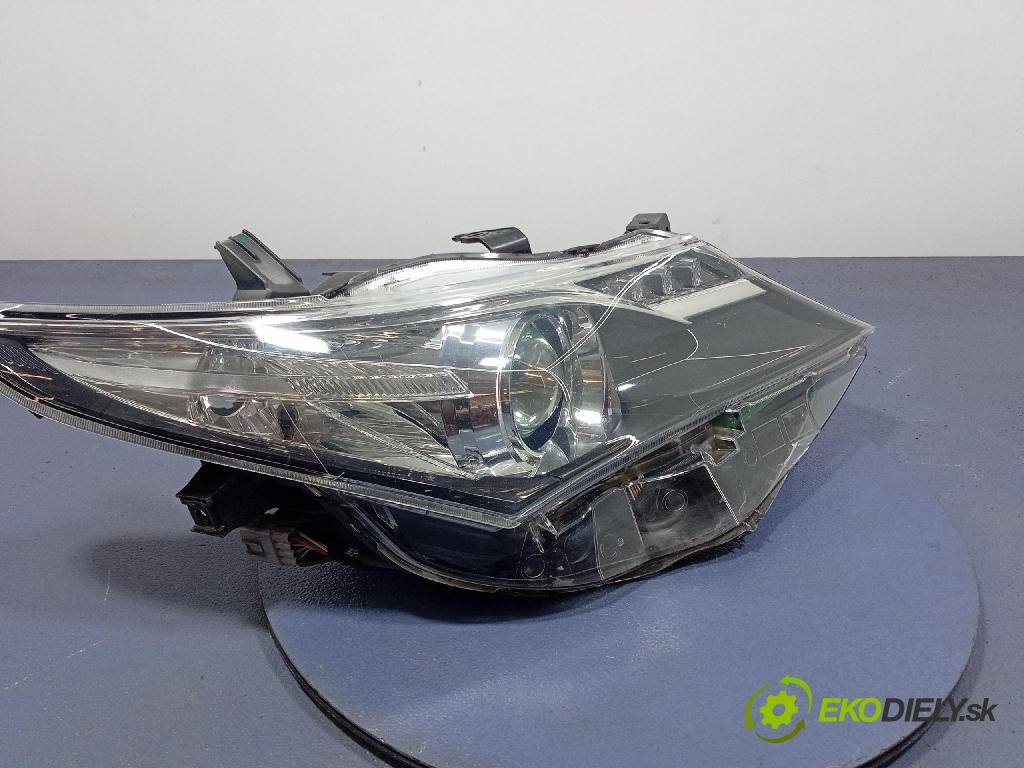 Toyota Auris 0 světlo v pravo: 81110-02E21