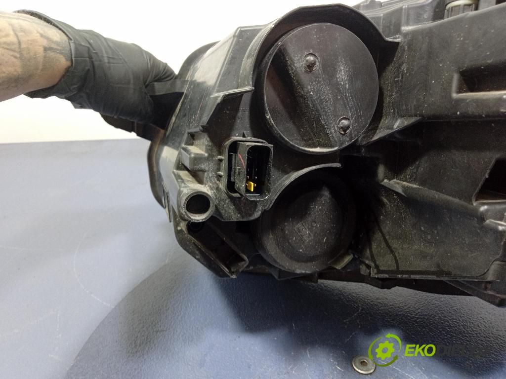 Toyota Proace city 0 světlo v pravo: 9854066780