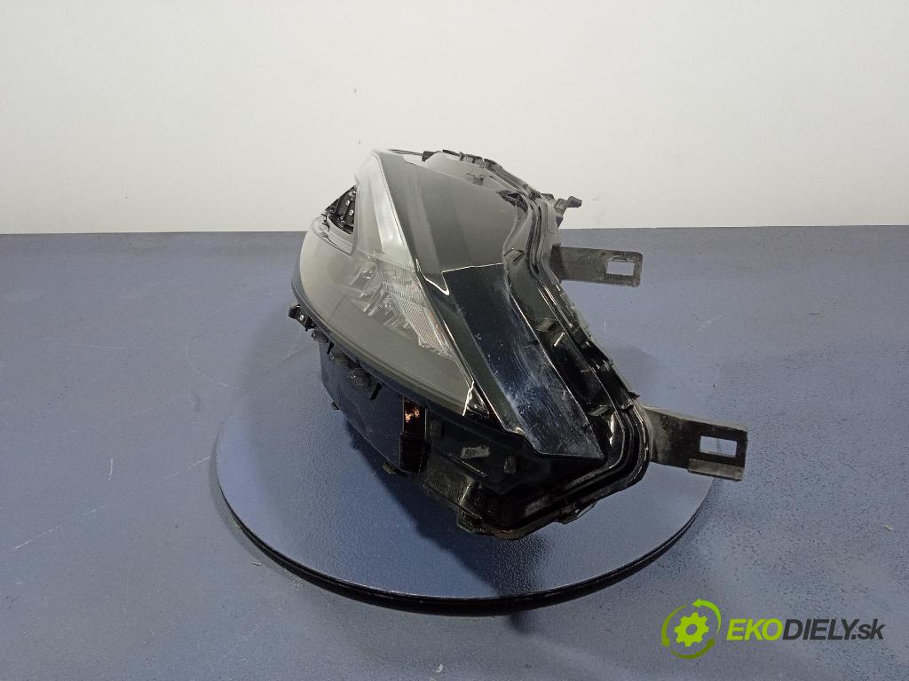 Nissan Qashqai 0 světlo v pravo: 100-8D02G